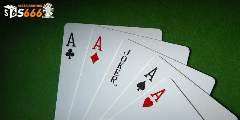 Mỗi ván bài Địa chủ thường có 3 người chơi